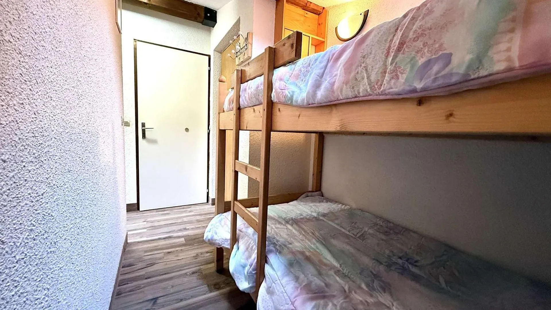 Appartement Skis Aux Pieds Avec Balcon, Parking Et Casier A Ski A Praz-Sur-Arly - Fr-1-603-54 Apartment